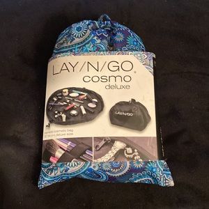 Lay/N/Go blue paisley convertible cosmetic bag